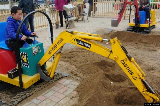 點(diǎn)擊查看詳細(xì)信息<br>標(biāo)題：WCS-360型兒童挖掘機(jī) 閱讀次數(shù)：2251