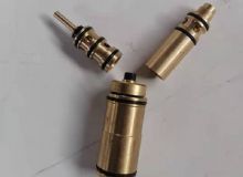 點(diǎn)擊查看詳細(xì)信息<br>標(biāo)題：氣動錨桿鉆機(jī)上面氣馬達(dá)閥組 閱讀次數(shù)：1706